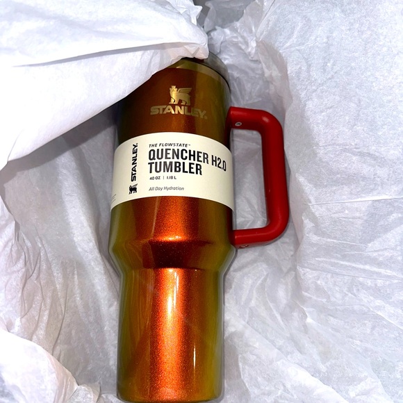 SOLD OUT-limited edition Lainey Wilson x Stanley Country Gold - Picture 1 of 6